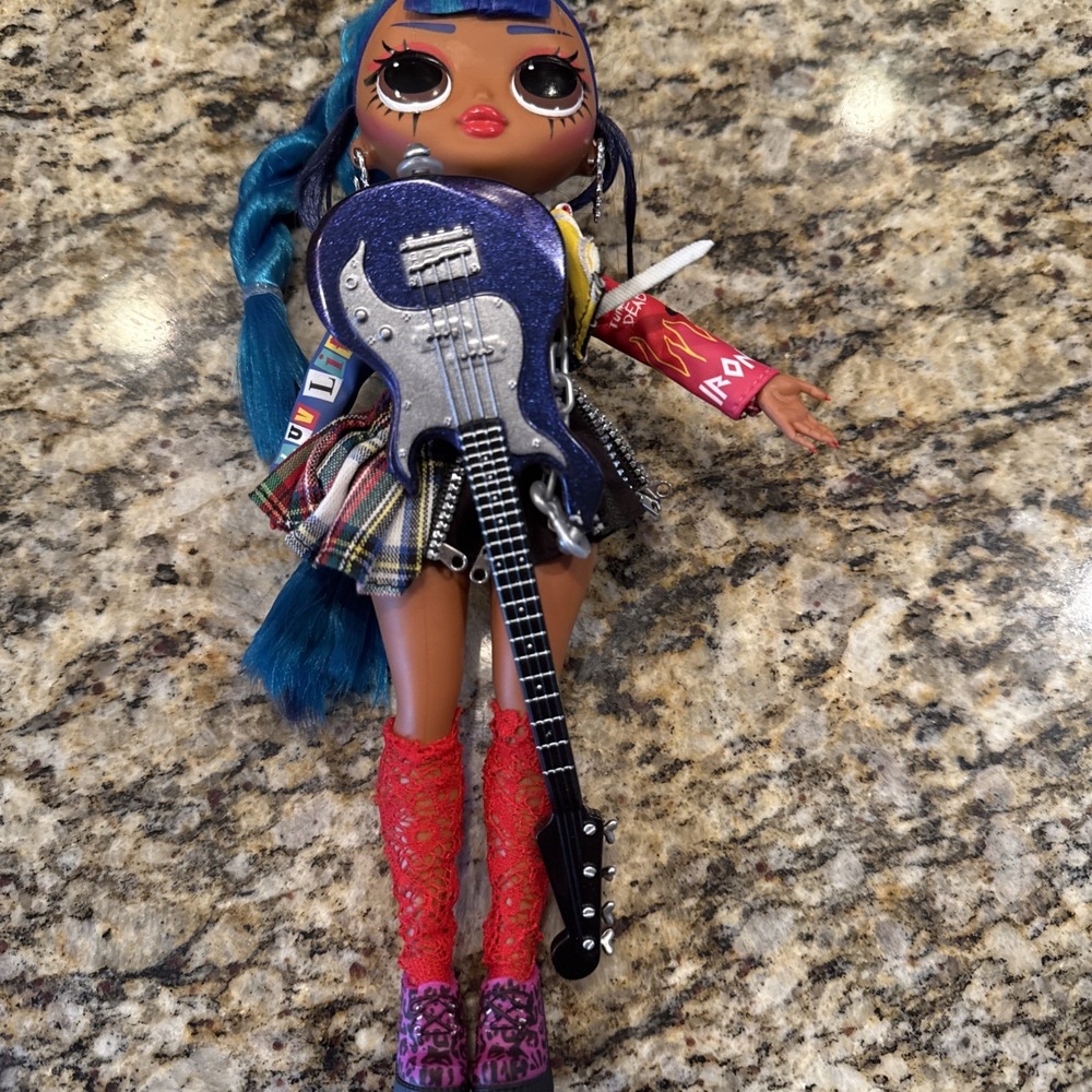 OMG LOL SURPRISE DOLL - Punk Girl Guitar Zipper Skirt